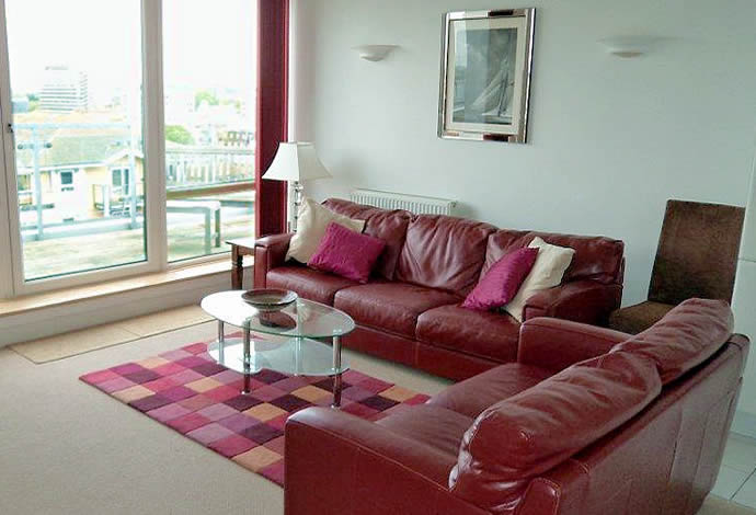 3 bed serviced apartment livingroom